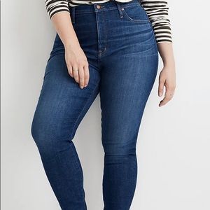 Madewell Curvy High-Rise Skinny Jeans in Moreaux Wash.